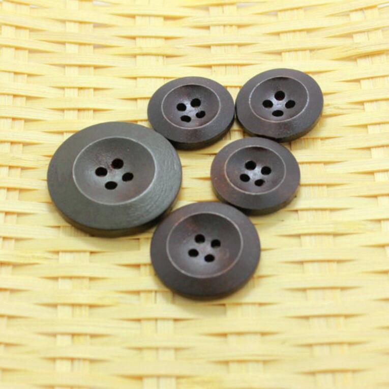 從衛(wèi)浴銷售到時(shí)尚細(xì)節(jié) 探索18L-28L深咖啡色倒邊四眼木質(zhì)紐扣的跨界魅力