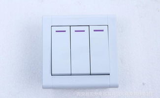 墻壁三聯(lián)開關(guān)與插座接線盒的PVC材質(zhì)選擇與批發(fā)指南